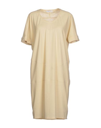 plus length 60s attire plus size attire nighttime wedding