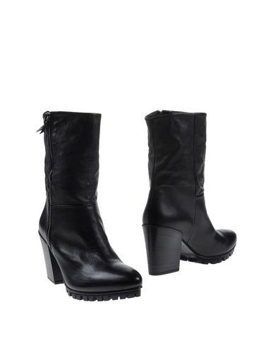 Vic Ankle Boot In Black | ModeSens