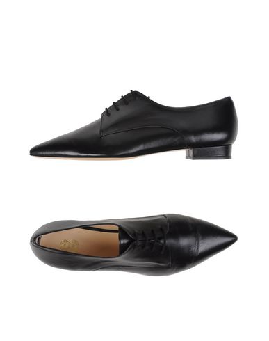 ZOOM 8 - Laced shoes