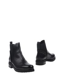 laura bellariva chelsea boots