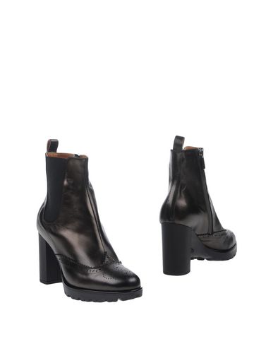 Women's Loretta Ankle Boot Women's Loretta Ankle Boot