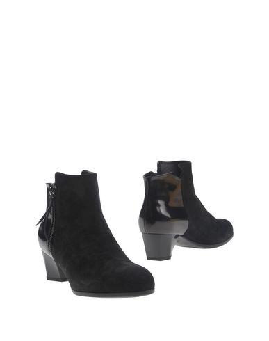 HOGAN Ankle Boot in Black | ModeSens