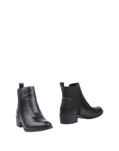 WINDSOR SMITH Ankle Boot in Black | ModeSens