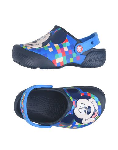 crocs beach shoes