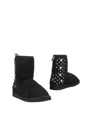 love moschino chelsea boots