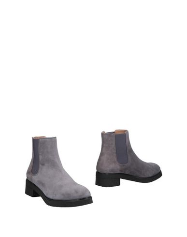 unisa chelsea boots