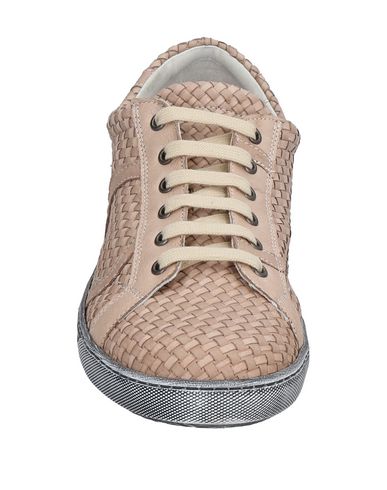 playhat shoes