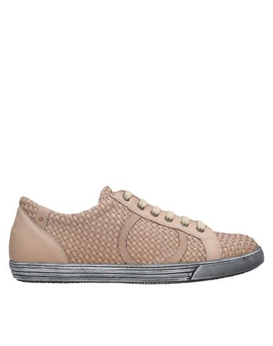 playhat shoes