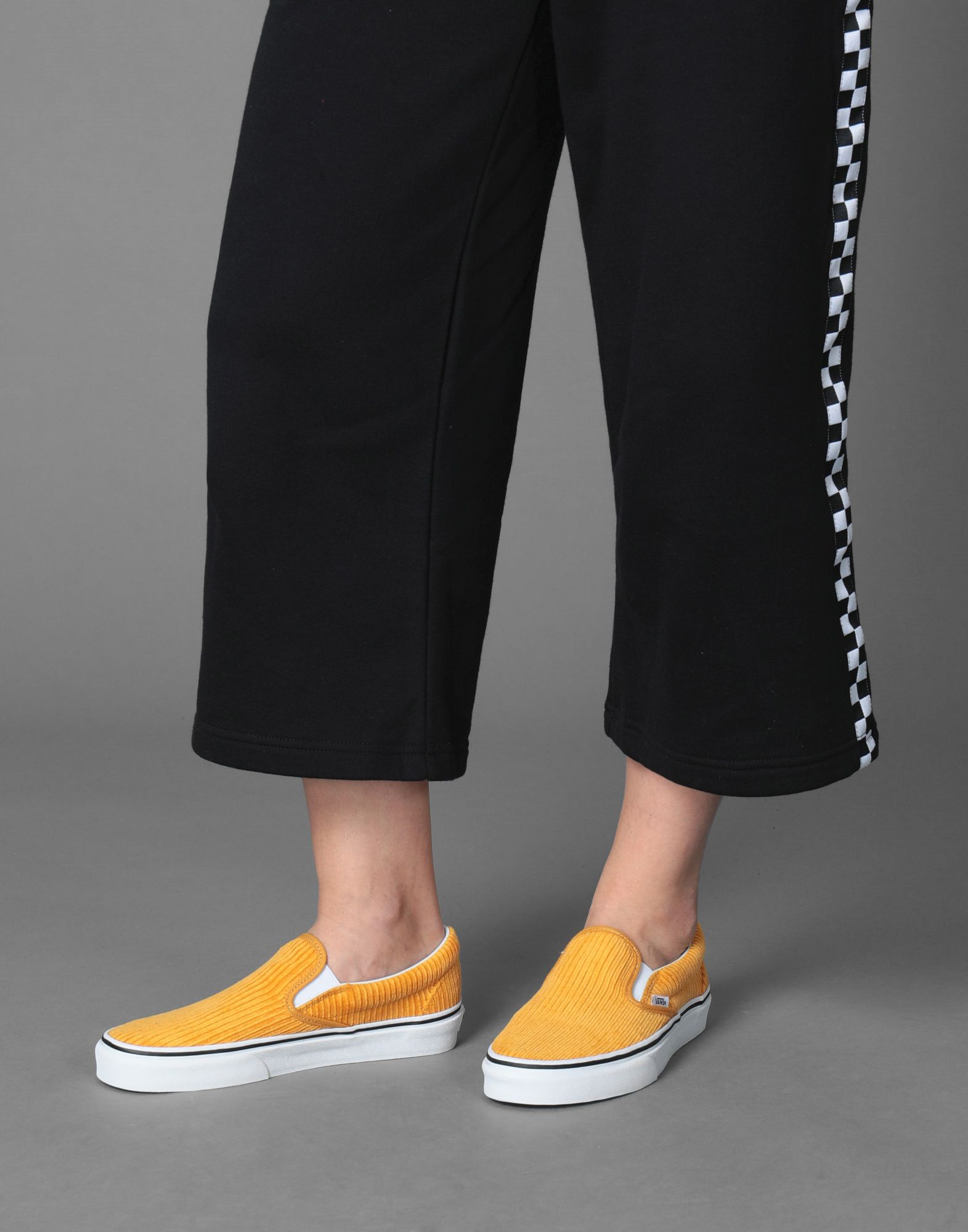 Vans Ua Classic Slip-On (Design Assembly) Assembly) Assembly) - Sneakers - Women Vans Sneakers online on United Kingdom - 11571721BJ a01196 Vans Ua Classic Slip-On (Design Assembly) Assembly) Assembly) - Sneakers - Women Vans Sneakers online on United Kingdom - 11571721BJ a01196