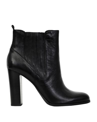 nine west crimson chelsea bootie