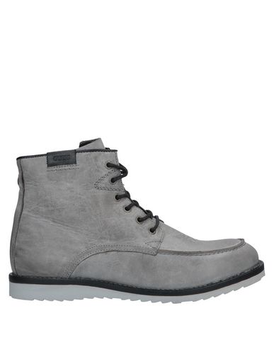 guess chukka boots