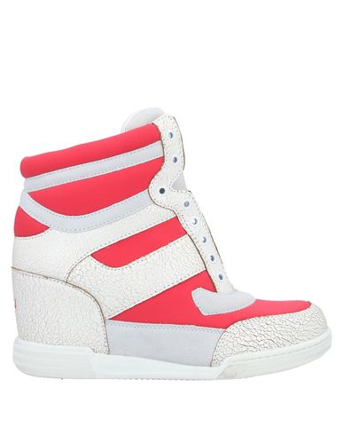Click to view more detailed imagery on our partner's website Marc By Marc Jacobs Sneakers In Fuchsia