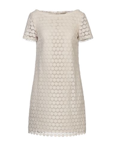 ZOOM BURBERRY - Modèle fourreau