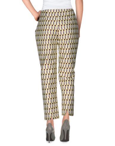 TRUE ROYAL Cropped pants & culottes