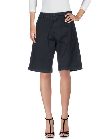 Click to view more detailed imagery on our partner's website N°21 Shorts & Bermuda In Black