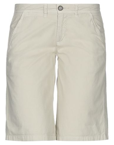 Click to view more detailed imagery on our partner's website Fred Perry Shorts & Bermuda In Beige