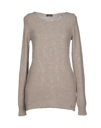Click to view more detailed imagery on our partner's website Fred Perry Sweater In Dove Grey
