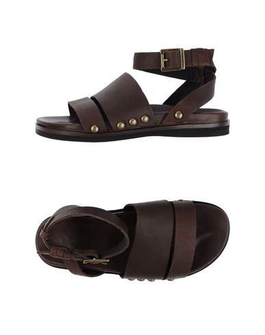 sandals in dark brown